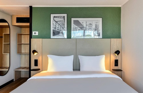 Pres d'Arenes Hotel | Campanile NATURE - Montpellier Sud