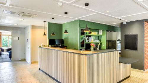 Pres d'Arenes Hotel | Campanile NATURE - Montpellier Sud
