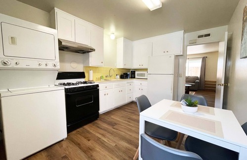 Campbell House | Campbell Cozy & Bright 2B/1b/AC/close to Downtown