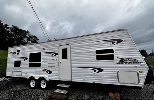 Dandridge RV Rental | Camper in Dandridge. Close to the Smoky Mountains and Dollywood