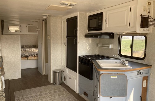 Cody House | Camper/RV @ The Rendezvous - Wi-Fi, fire pit, A/C