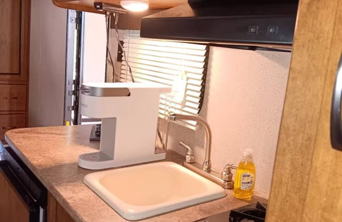 Nancy House | Camper with a view - Perfect for a cozy getaway 2 Min to Lake