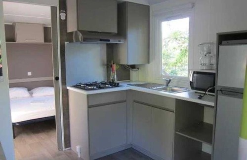 Mondragon House | Camping 3 étoiles - Piscine - eebeah