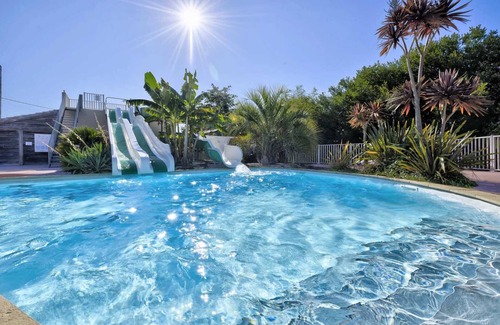 Plobannalec-Lesconil House | Camping 3 étoiles - Parc aquatique - eeeecg