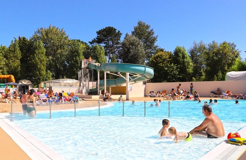 Benodet Ski Chalet | Camping de la Plage* - Chalet for disabled people - 35m² - 2 bedrooms - covered terrace - (chalet designed for people with reduced mobility) - 3 people