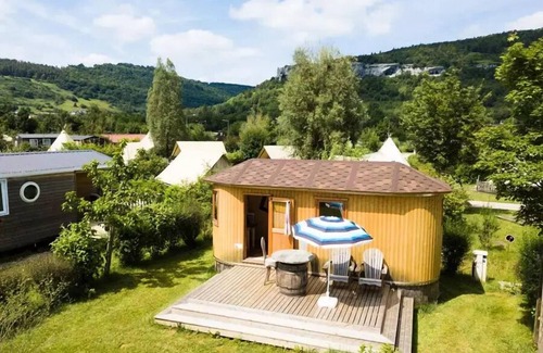 Ornans House | Camping Ecologique la Roche d'Ully* - Cottage Clavelin 1 room 2 people