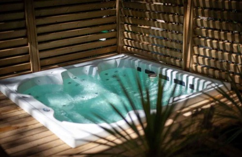 Villeneuve-les-Beziers House | Camping 4 étoiles - Piscine - ccaffch