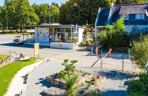 Saint-Yvi House | Camping Le Bois de Pleuven **** - Cozy Mobil Home 4 Rooms 6 People
