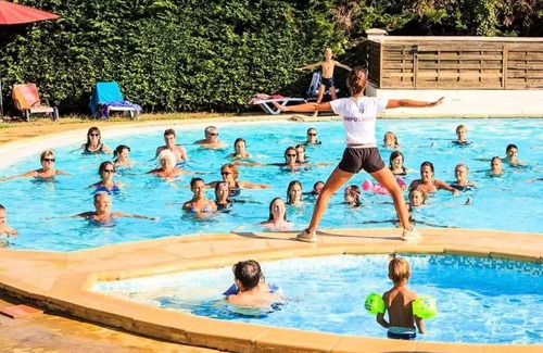 Castelnau-de-Montmiral House | Camping Le Chêne Vert* - Mobile home Comfort 4 rooms 6 people