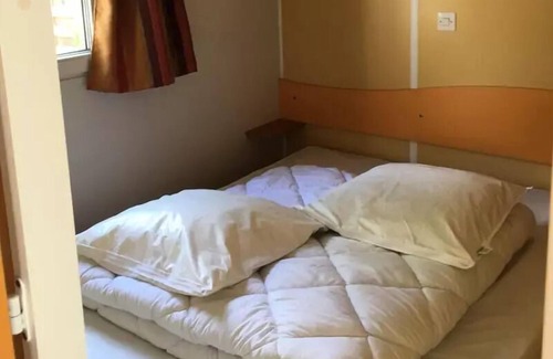 Thiviers House | Camping Le Repaire * - Small 2 bedroom mobile home - uncovered wooden terrace - 20m² (R14 -R15 - R21 + 038) 4 people