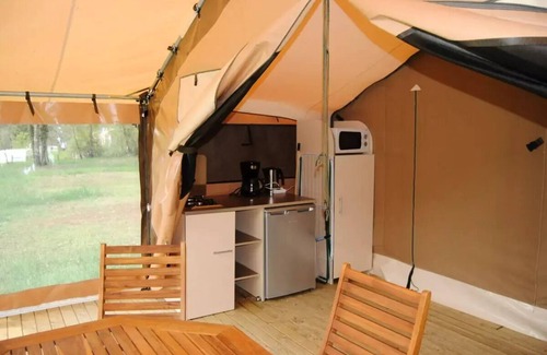 Thonac RV Rental | Camping maeva Escapades La Castillonderie * - Victoria Lodge Tent 3 Rooms 5 People Without Sanitary
