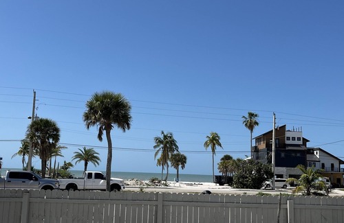 Mid Island RV Rental | camping Paradise sunset lot with pool