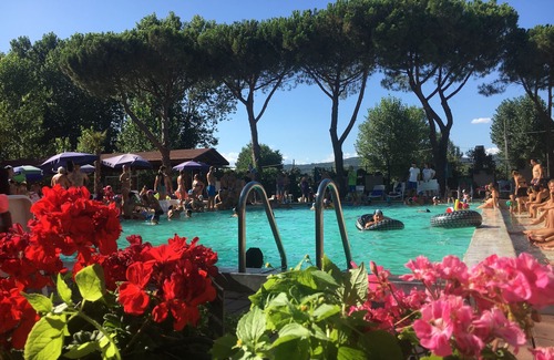 Tuoro sul Trasimeno RV Rental | Camping Village Punta Navaccia