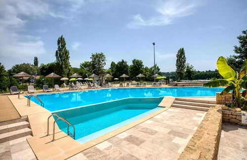 Tremolat House | Campsite Flower Les Berges de la Dordogne * - Comfort Mobile Home 32m² Malaga - 3 bedrooms + Covered terrace, air conditioning, TV, dishwasher 6 people