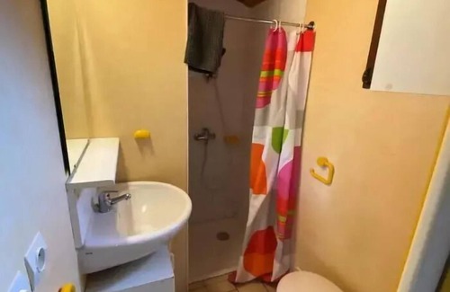 Saint-Rome-de-Tarn Ski Chalet | Campsite La Cascade * - House-Chalet 30-35m² - n°208 4 people. TV washing machine deckchair (July and August: Friday/Friday) 4 people
