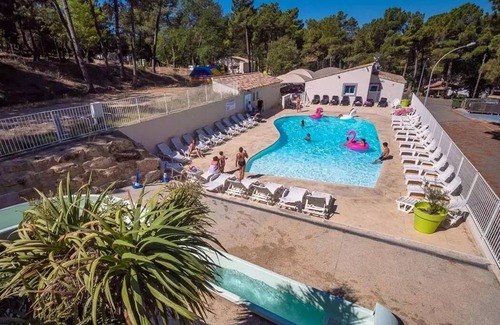 Mondragon House | Campsite La Pinède in Provence * - Mobile Home Olivier Plus 2 Rooms 2 People Air Conditioned + TV