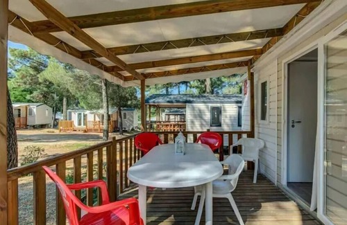 Mondragon House | Campsite La Pinède in Provence * - Mobil Home Sauge Plus 4 Rooms 6 People Air Conditioned + TV