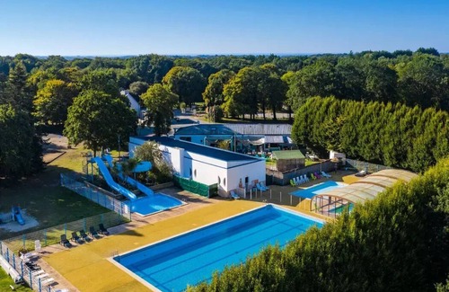 Saint-Yvi House | Campsite Le Bois de Pleuven**** - Mobil-home Classic 4 rooms 6 people
