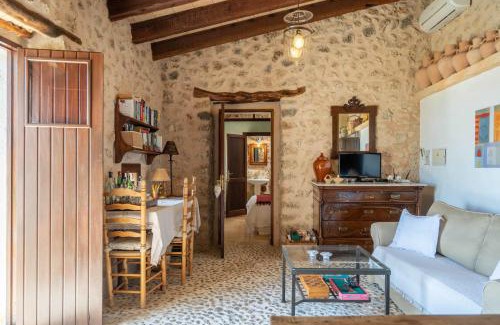 Selva House | CAN PULIT - finca romántica para 2 con piscina y vistas en Selva Mallorca