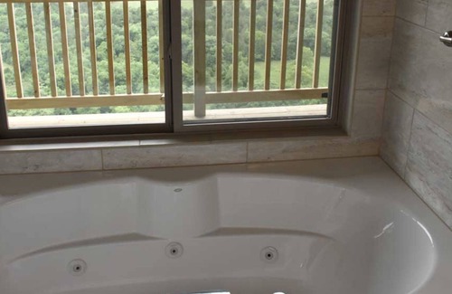 Eureka Springs Resort | Can U Canoe Suite 113 Luxury and Incredible Views