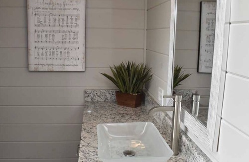 Eureka Springs Resort | Can U Canoe Suite 115