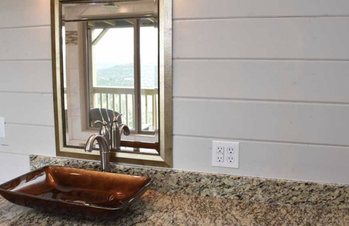 Eureka Springs Resort | Can U Canoe Suite 116