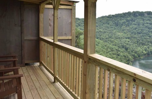 Eureka Springs Resort | Can U Canoe Suite 116