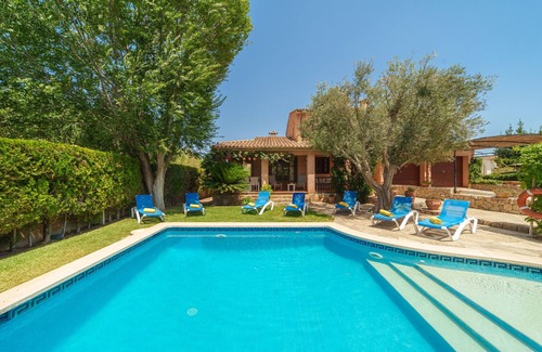 Puerto de Pollensa Ski Chalet | Can Xisco for 8 with pool in Pollensa at 400mt from the sea