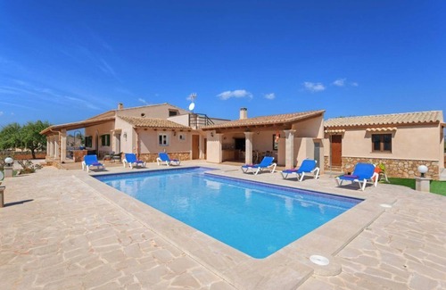 Portopetro Ski Chalet | Can Xurí villa with pool