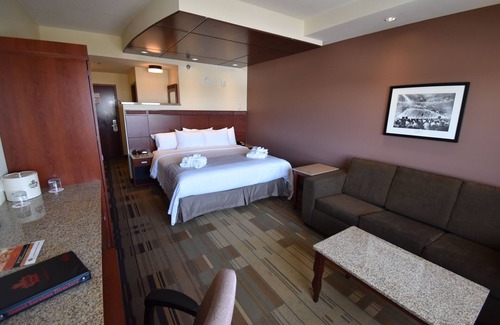 Grand Forks Hotel | Canad Inns Destination Center Grand Forks
