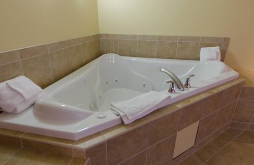 Grand Forks Hotel | Canad Inns Destination Center Grand Forks