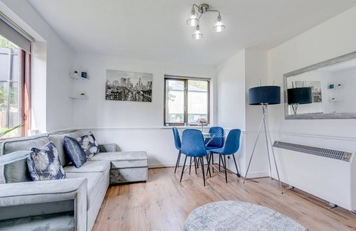 Bermondsey Apartment | Canadawater-2bedroom-1bathroom-wifi-free Parking