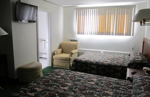 Hanover Hotel | Canadiana Motel