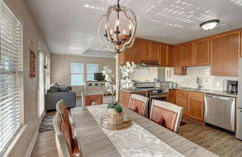 Flour Bluff House | Canal Front Beach House with Laguna Madre Views. Flour Bluff, Corpus Christi.n
