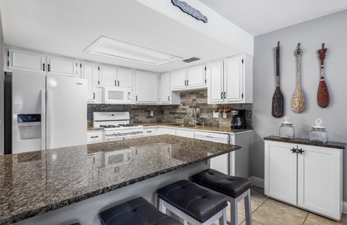 Fort Walton Beach House | Canal Front Home w/Private Dock | Pet Friendly