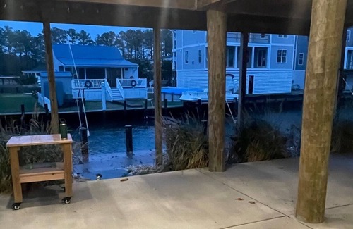 Cedar Neck House | Canal Front Home Boaters Paradise