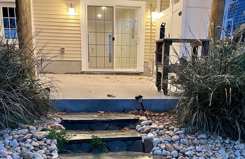 Cedar Neck House | Canal Front Home Boaters Paradise