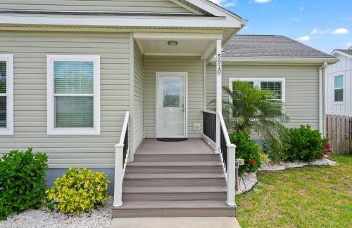 Butler Beach House | Canal Front Home! Walk to Beach, Porch, Fishing