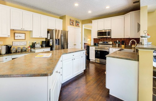 Massillon House | Canal Fulton Vacation Rental w/ Community Pool!