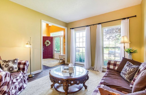 Massillon House | Canal Fulton Vacation Rental w/ Community Pool!