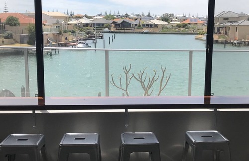Wannanup House | Canal Living for families