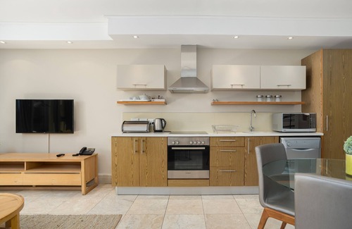 Victoria and Alfred Waterfront Apartment | Canal Quays 503