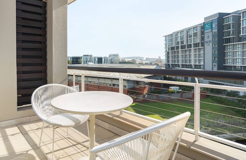 Victoria and Alfred Waterfront Apartment | Canal Quays 503