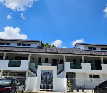 Kota Bharu House | Canal River CR-Garden Riverfront Homestay Pengkalan Chepa Kota Bharu
