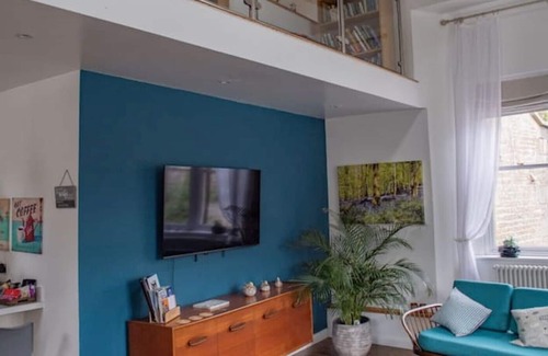 Kildwick Cottage | Canal-side relaxing escape, near Skipton.
