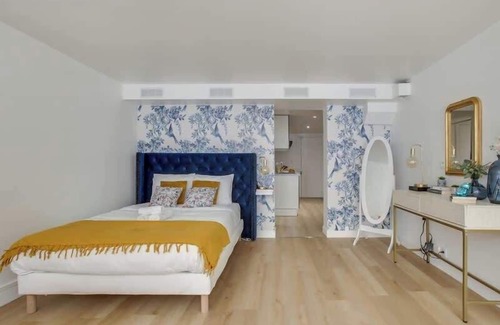 Porte-Saint-Martin Apartment | Canal St Martin - Modern studio