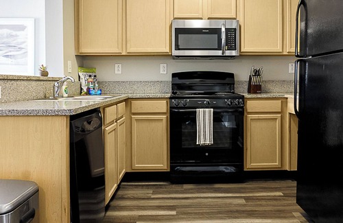 Downtown Indianapolis Apartment | Canal Walk District Apartments by Landing