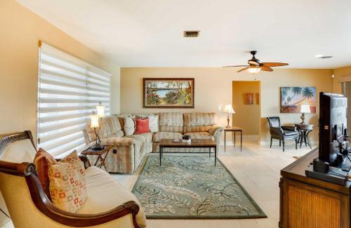 Caloosahatchee House | Canalfront Home with Private Dock in Cape Coral