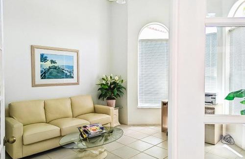 Caloosahatchee House | Canalside Calm