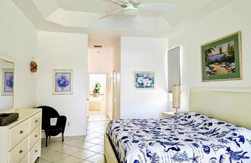 Caloosahatchee House | Canalside Calm